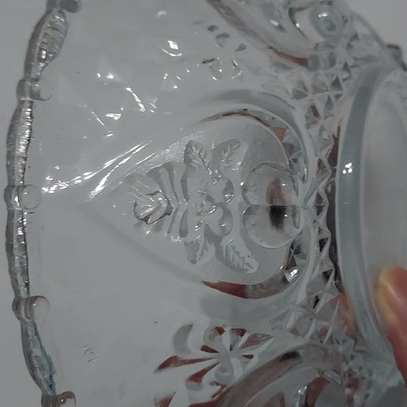 Clear Heart&Fleur-de-lis design Glass Candy Dish with Lid 6 7/8 in.W - Picture 8 of 8